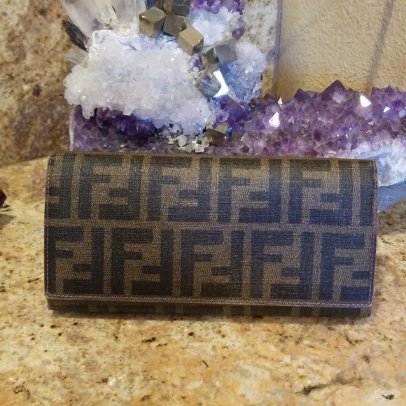 Fendi Handbags - 💜🎉HP 4/12🎉💜LIMITED EDITION FENDI WALLET 💜
